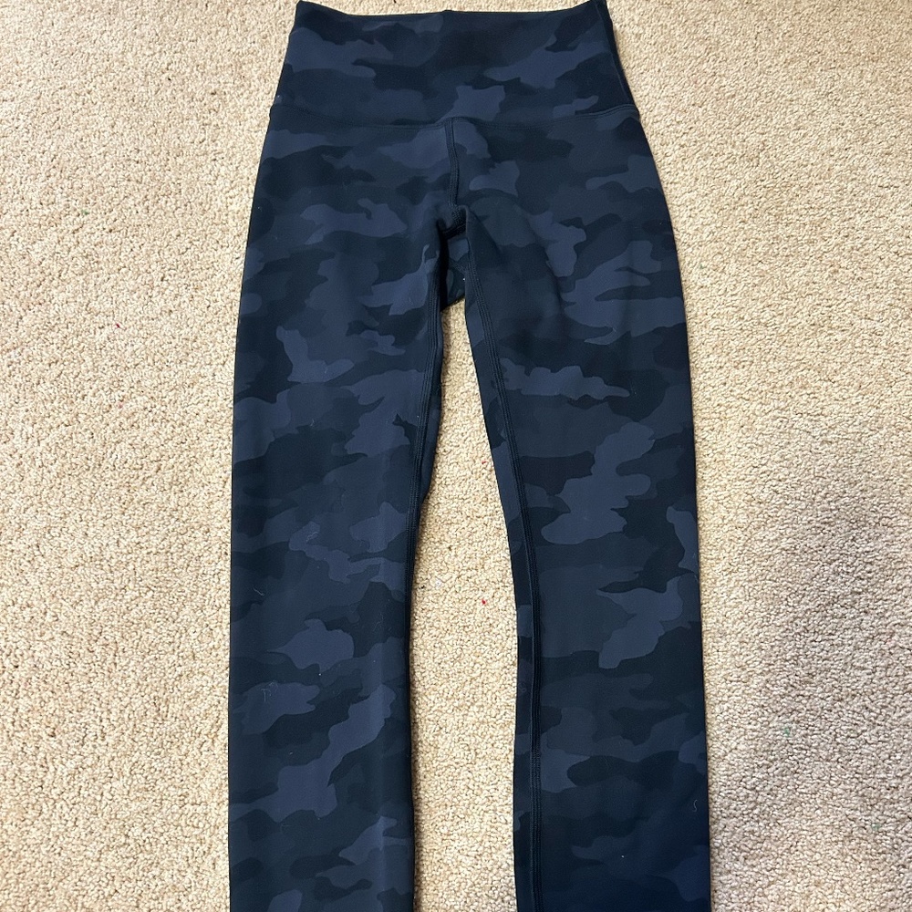 LULU WUNDER TRAIN CAMO LEGGINGS!!! IN AMAZING CONDITION! No pilling.